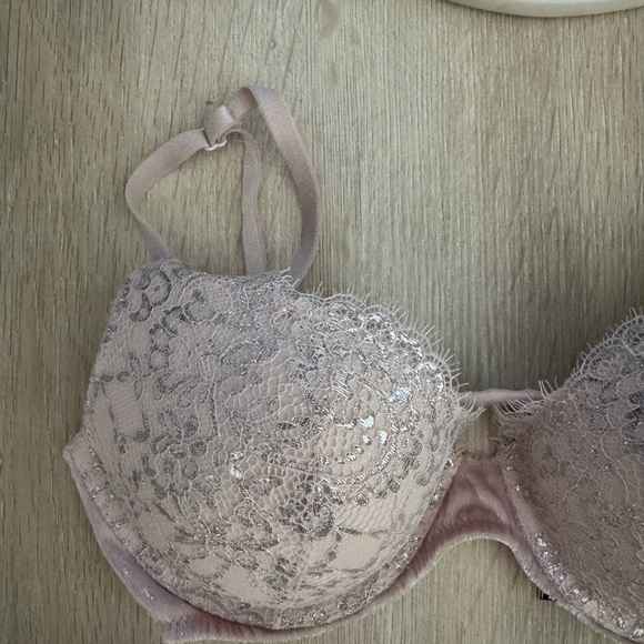 Victoria's Secret Very Sexy Push-up Pink Lace Bra - Picture 3 of 8